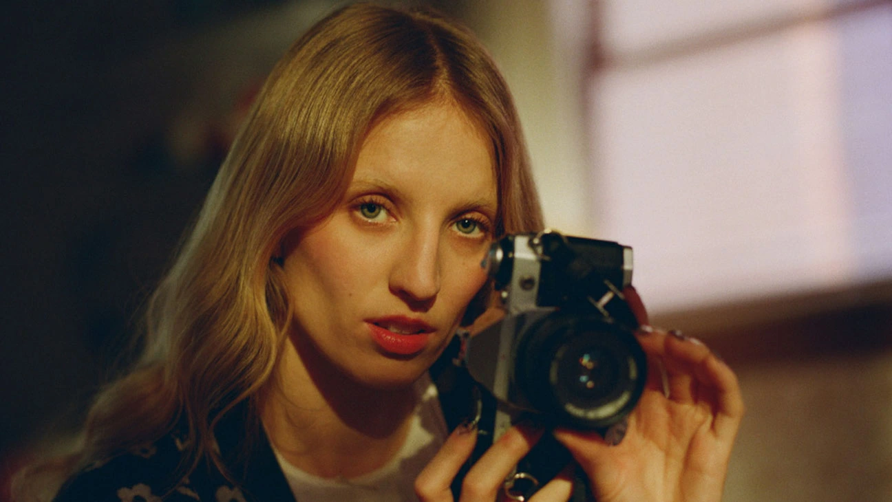 Petra Collins comenta sobre as similaridades de “Euphoria” com seu trabalho