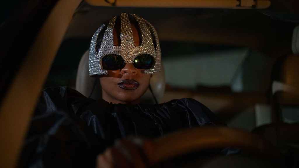 On Becoming a Guinea Fowl recebe suas primeiras&nbsp;impressões