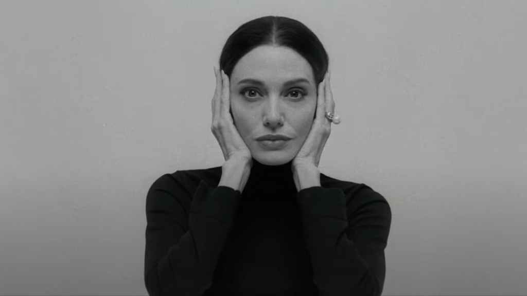 Crítica “Maria Callas”: Celebração através do sofrimento. –&nbsp;#AlémDaA24